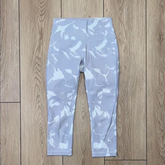 EUC - Lululemon Wunder Under Crop Capri Gray and White Leggings - Picture 7 of 7